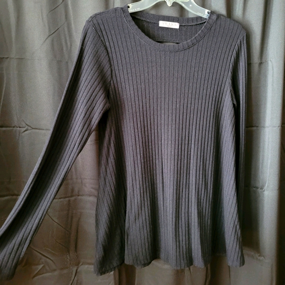 Black long-sleeved cutout back